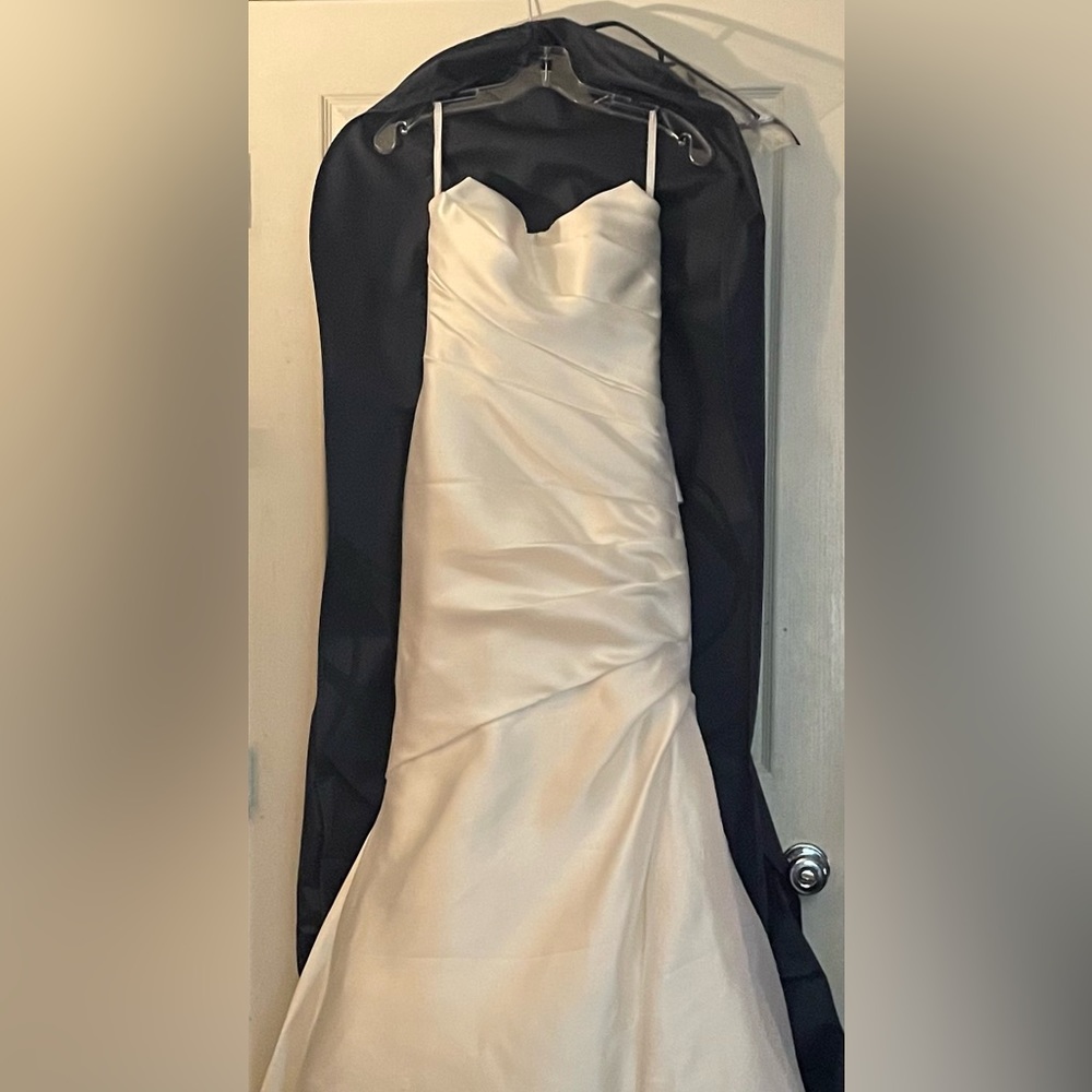 Never Been Worn Trumpet Wedding Dress